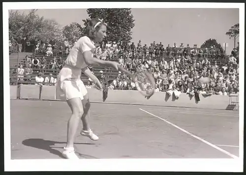 Fotografie Ansicht Berlin-Grunewald, Tennisspielerin Kovacs im Städtekampf Berlin vs Agram 1941