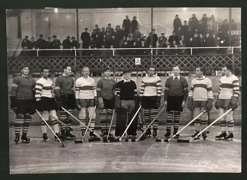 Fotografie Ansicht Wien, Eishockey Deutsche Nationalmannschaft auf der Kunsteisbahn Engelmann