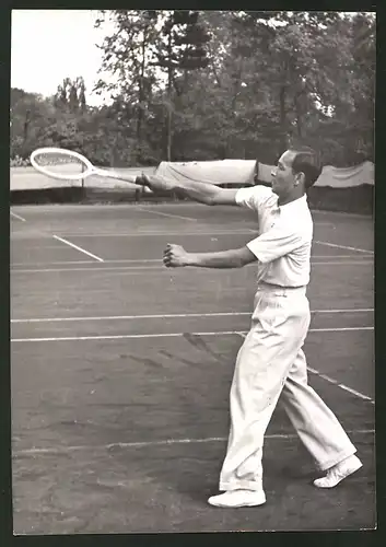 Fotografie Ansicht Wien, Schweizer Tennisspieler Fischer auf dem Weiss-Rot-Weiss Platz