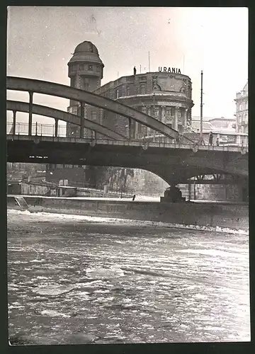 Fotografie Ansicht Wien, Zugefrorener Donaukanal an der Urania