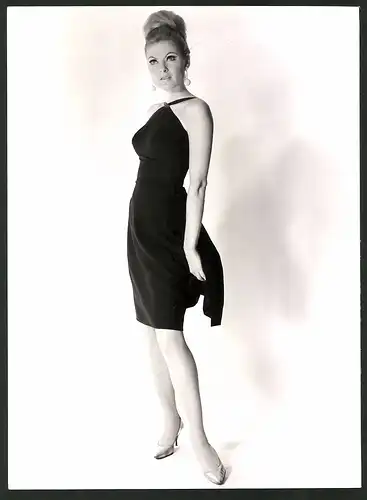 Fotografie Modell in schwarzem Abendkleid