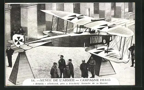 AK Deutsches Flugzeug in französischem Militär-Museum