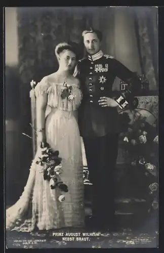 AK Prinz und Prinzessin August Wilhelm in Uniform und elegantem Kleid