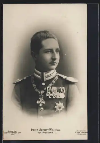 AK Prinz August Wilhelm von Preussen, Brustportrait in Uniform mit Orden