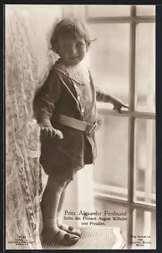 AK Prinz Alexander Ferdinand auf einem Stuhl