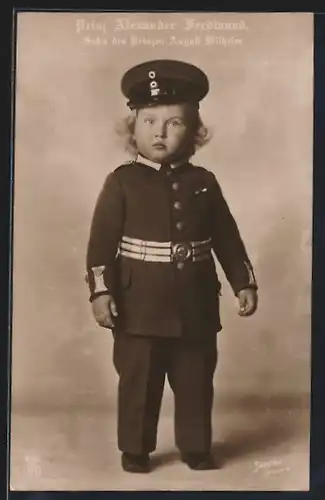 AK Prinz Alexander Ferdinand, Sohn des Prinzen August Wilhelm im Kindesalter in Uniforms-Kostüm