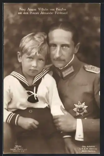 AK Prinz August Wilhelm von Preussen mit dem kleinen Prinzen Alexander Ferdinand im Matrosenanzug