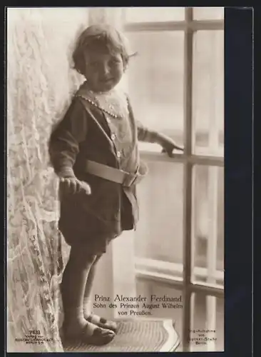 AK Prinz Alexander Ferdinand auf einem Stuhl