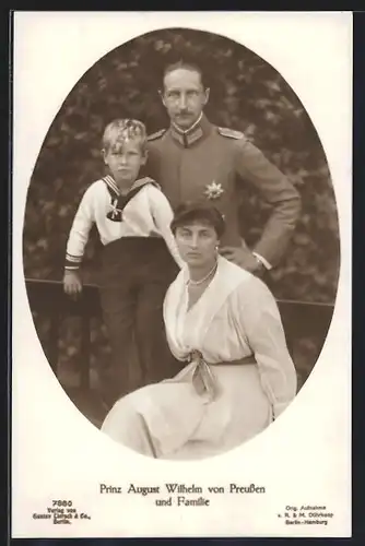 AK Prinz August Wilhelm von Preussen mit Familie im Portrait