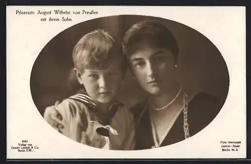 AK Prinzessin August Wilhelm von Preussen mit ihrem Sohn