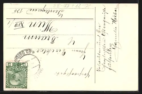 AK Süsses Osterküken beobachtet einen Schmetterling