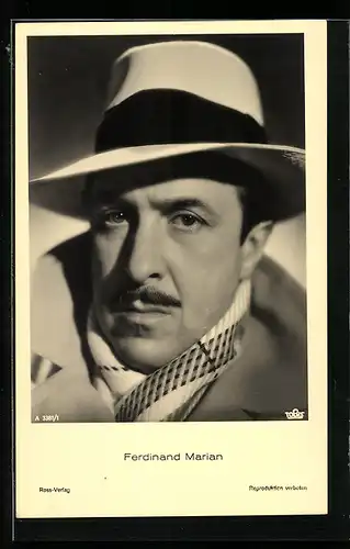 AK Schauspieler Ferdinand Marian mit Oberlippenbart und einem Hut