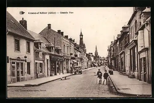 AK Cesne-d'Aliier, Grande Rue, Strassenpartie mit Geschäften