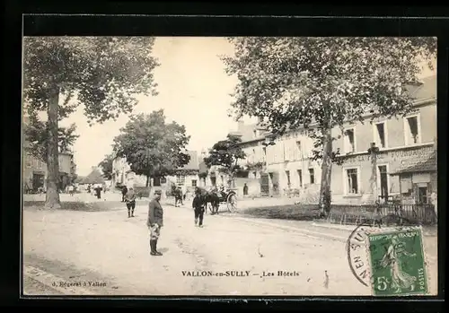 AK Vallon-en-Sully, Les Hotels