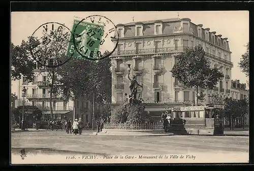 AK Vichy, Place de la Gare-Monument de la Ville de Vichy
