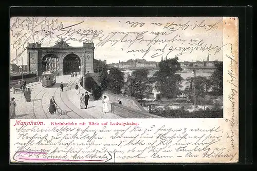 AK Mannheim, Rheinbrücke mit Strassenbahn und Blick auf Ludwigshafen