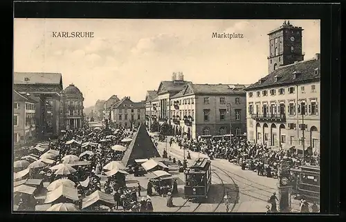 AK Karlsruhe, Strassenbahn auf dem Marktplatz