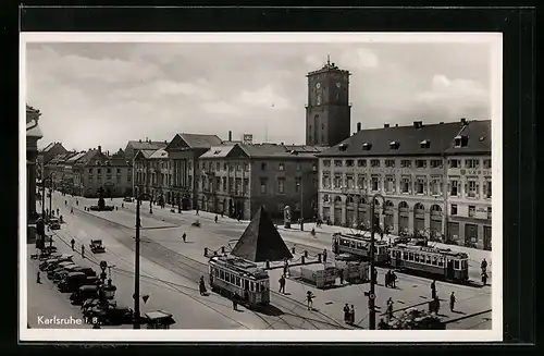 AK Karlsruhe, Platz mit Strassenbahnen