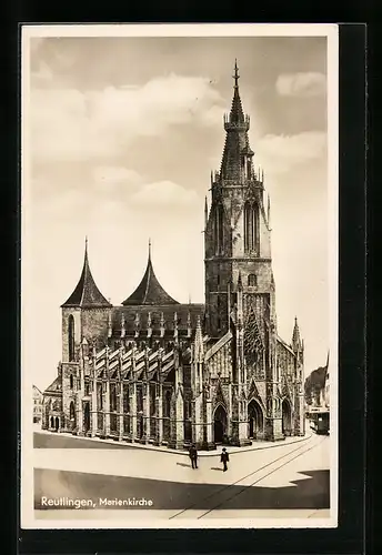 AK Reutlingen, Marienkirche mit Strassenbahn