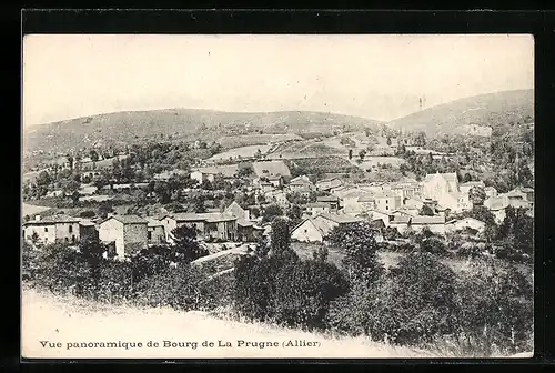 AK La Prugne, Vue panoramique de Bourg