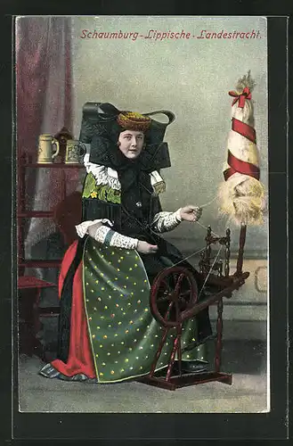 AK Frau am Spinnrad in einer Landestracht aus Schaumburg-Lippe
