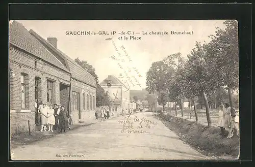 AK Gauchin-le-Gal, La chaussée Brunehaut et la Place