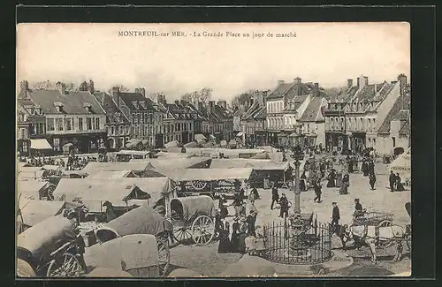 AK Montreuil-sur-Mer, La Grande Place un jour de Marche