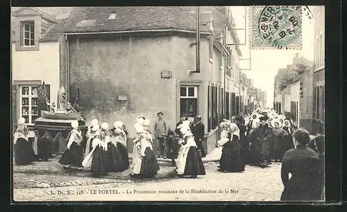 AK Le Portel, La Procession revenant de la Bénédiction de la Mer