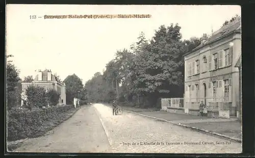 AK Saint-Michel, Strassenpartie mit Gebäudeansicht