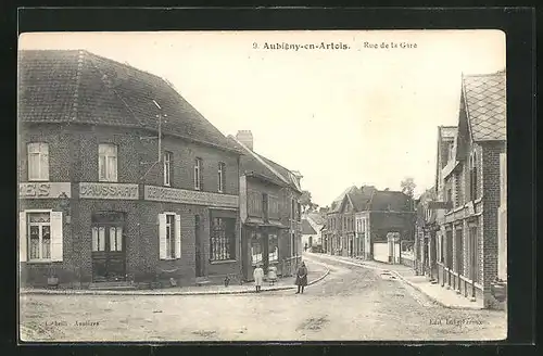 AK Aubigny-en-Artois, Rue de la Gare, Strassenpartie