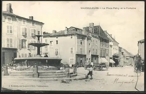 AK Vaucouleurs, La Place Petry et la Fontaine