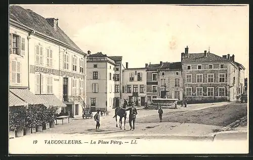 AK Vaucouleurs, La Place Pétry, L`Hotel Jeanne d`Arc