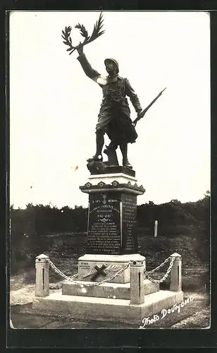 Foto-AK Arrancy-sur-Crusnes, Denkmal von einem Soldat
