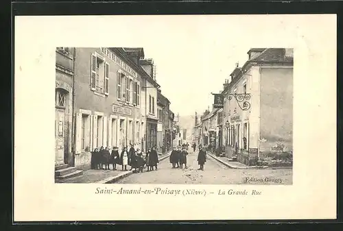 AK Saint-Amand-en-Puisaye, La Grande Rue