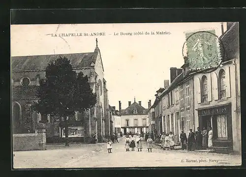 AK La Chapelle-St-André, Le Bourg, coté de la Mairie, Kinder vorm Cafe Simeon