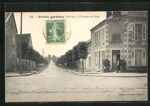AK Pouilly-sur-Loire, L`Avenue du Pont, Strassenpartie im Ort