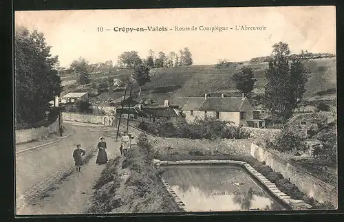 AK Crépy-en-Valois, Route de Compiègne, L`Abreuvoir