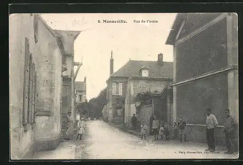 AK Monneville, Rue du Centre, Strassenpartie