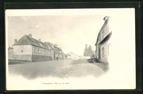 AK Feuquières, Rue de la Gare, Strassenpartie