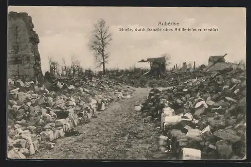 AK Aubérive, Strasse, durch französisches Artilleriefeuer zerstört