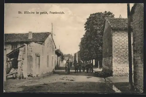 AK St. Hilaire le petit, Soldaten auf der Strasse