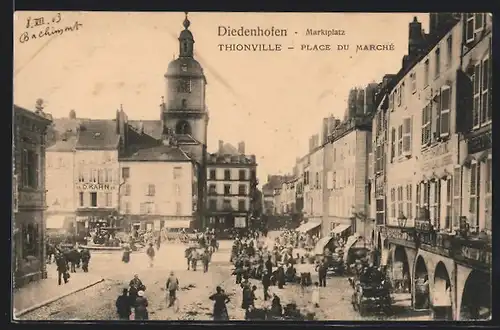 AK Diedenhofen, Marktplatz mit Passanten