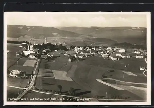 AK Höchenschwand i. bad. Schwarzwald, Ortsansicht vom Flugzeug aus