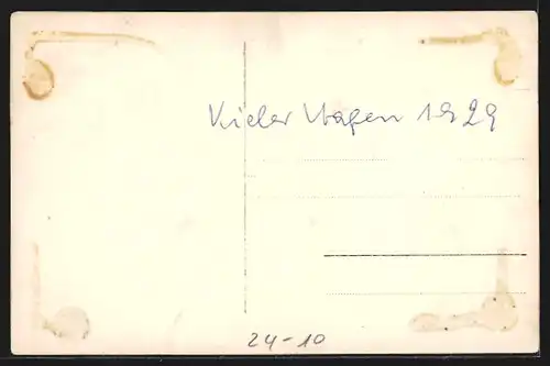 Foto-AK Kiel, Strenger Winter 1929, Spaziergang zum Hafen
