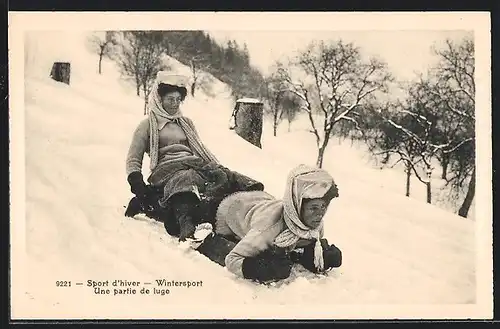 AK zwei Frauen auf einem Schlitten