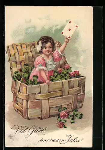 AK Mädchen in einer Kiste mit Kleeblättern und Brief