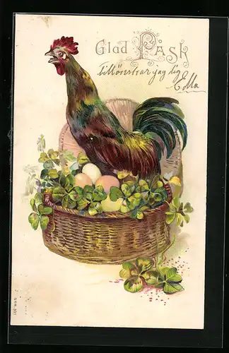 AK Krähender Hahn bewacht Korb mit Ostereiern, Kleeblätter