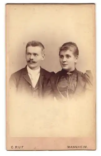 Fotografie C. Ruf, Mannheim, Ehepaar im Portrait