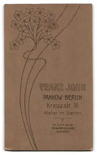 Fotografie Franz John, Pankow-Berlin, Kreuzstr. 16, Herr im Anzug mit Bart