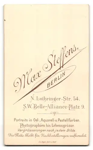 Fotografie Max Steffens, Berlin, N. Lothringer Str. 54, Herr im Anzug mit Fliege